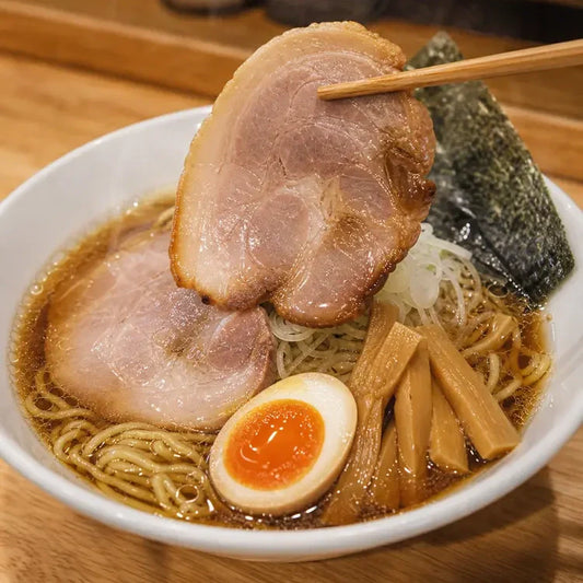 【有名ラーメン店御用達】プロ仕様の豚肩ロースチャーシューが、仕入れに便利な「10kg定貫」ケースで登場。